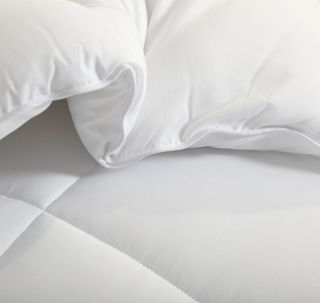 Fluffy White Down Alternative Comforter 300 GSM, kingsleytrend, , 32916_b09rt7749p_35251_1ced1, comforter, MCF, kingsleytrend